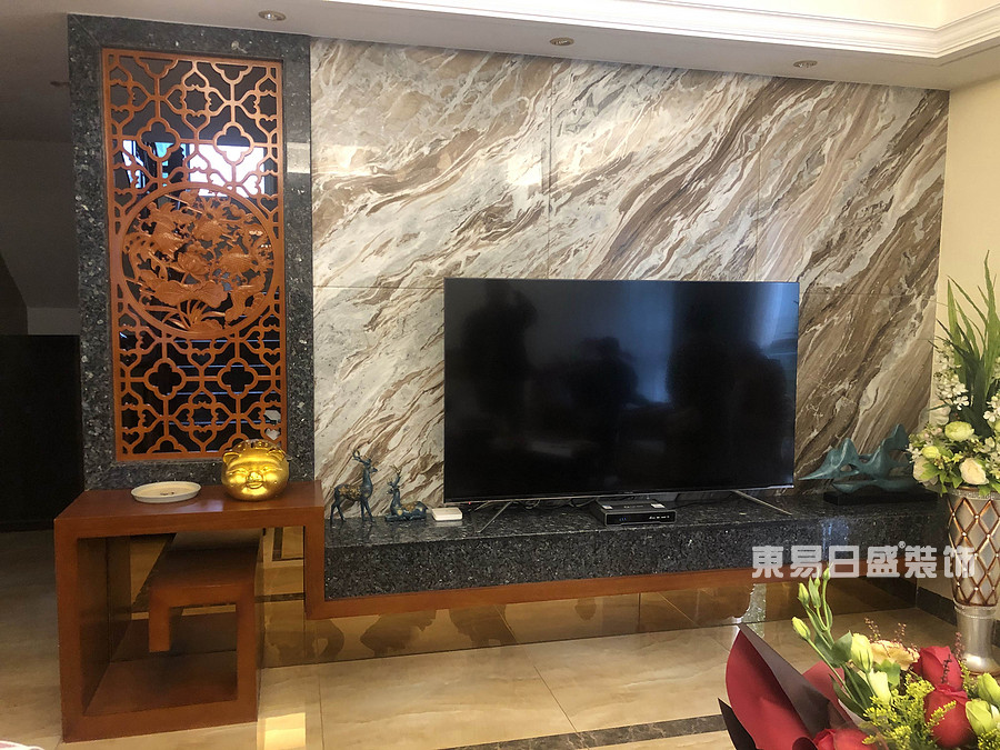 桂林兴达•江山领秀底层复式楼260㎡中式风格：客厅电视墙装修设计实景图