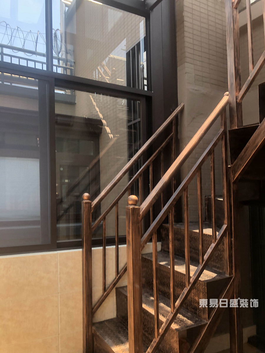 桂林悠山郡顶层复式楼180㎡现代北欧风格：楼梯装修设计实景图