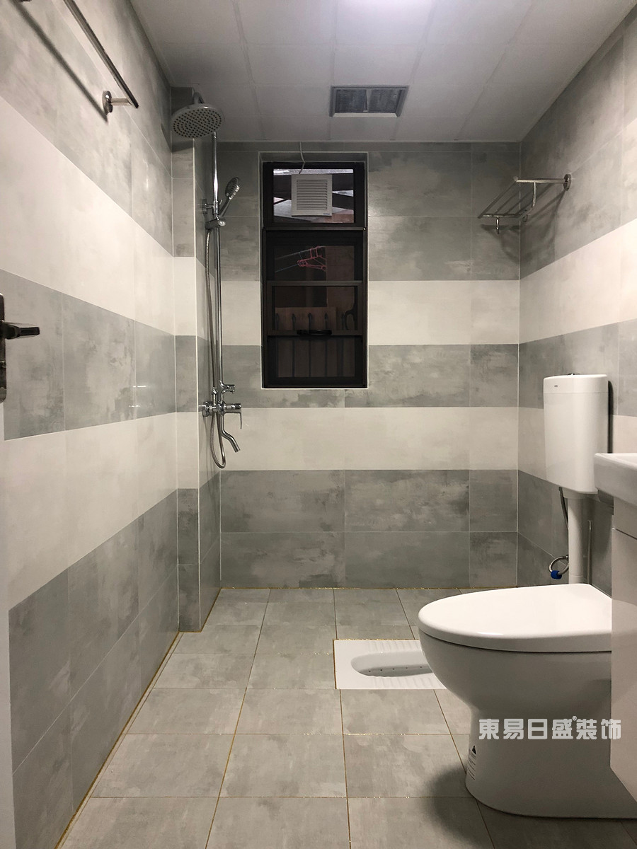 桂林彰泰•天街四居室180㎡轻美式风格：卫生间装修设计实景图