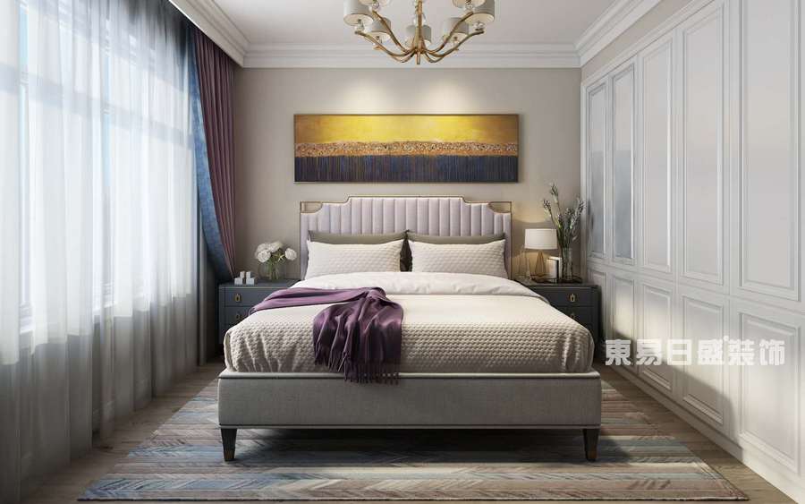 大面积的灰褐色应用在卧室中充盈饱满，搭配罗马帘古典气息满溢。
