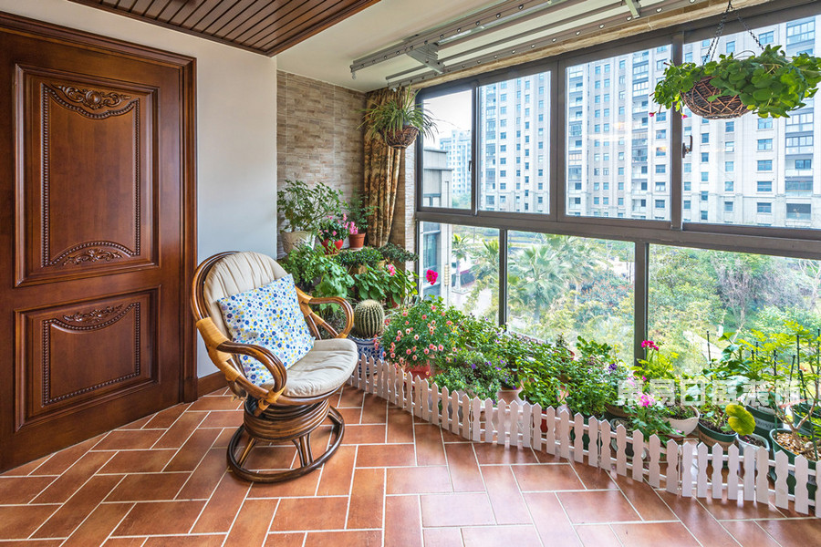 东南亚装修风格_阳台|正好契合了三代同堂之家温馨祥和的气氛。