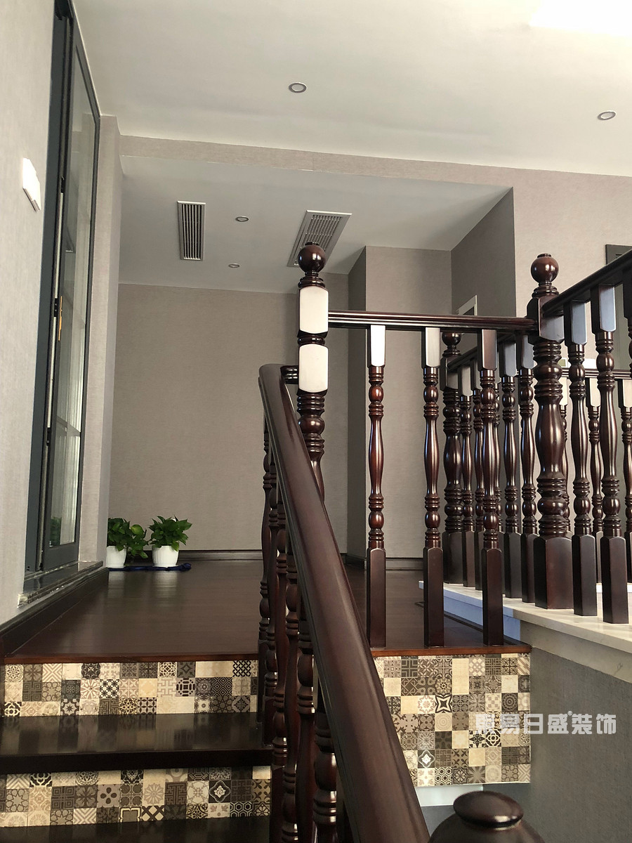 桂林安厦漓江大美顶层复式楼180㎡中式风格：楼梯装修设计实景图