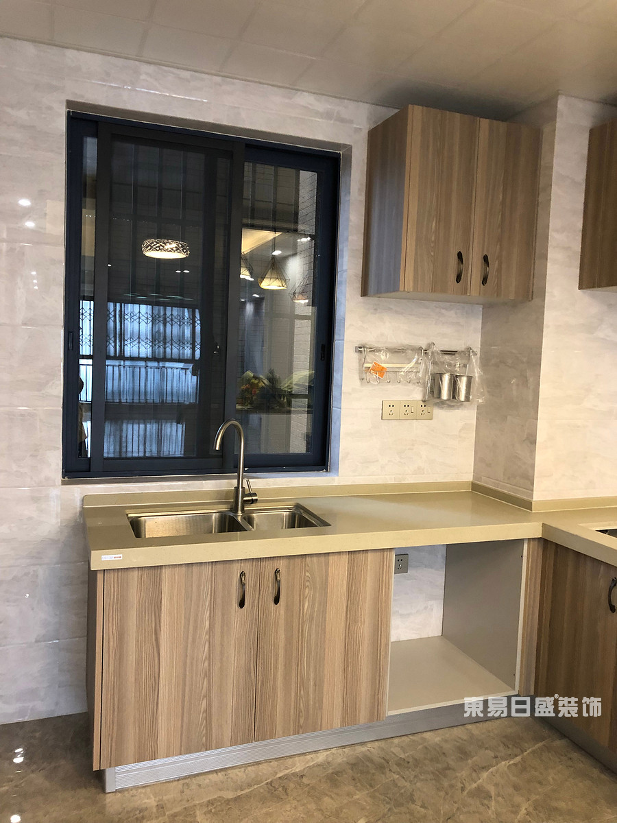 碧园印象桂林二居室100㎡现代风格：厨房装修设计实景图