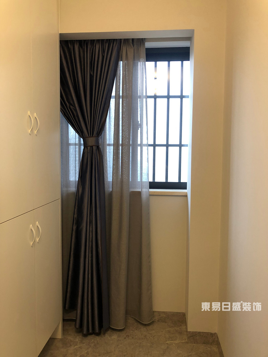 碧园印象桂林二居室100㎡现代风格：窗户装修设计实景图