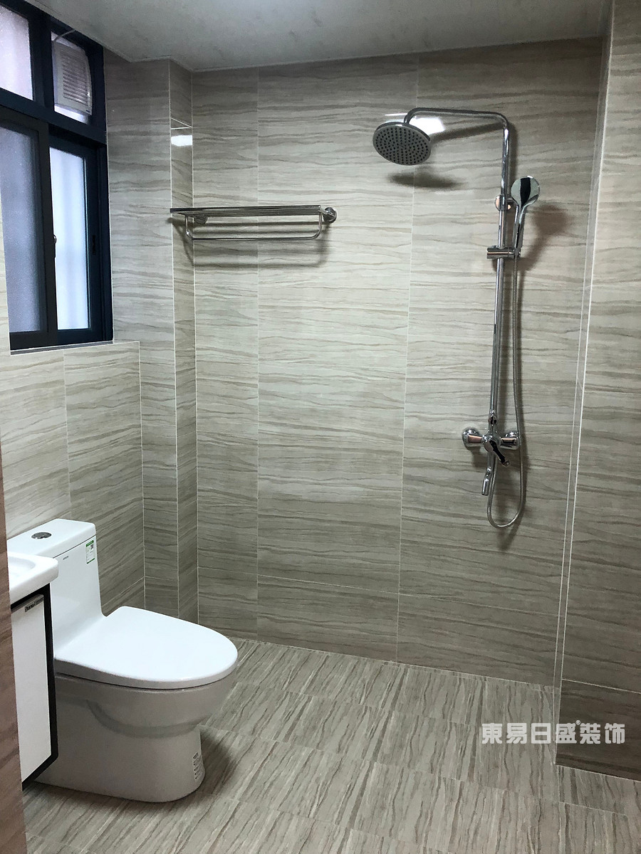 碧园印象桂林二居室100㎡现代风格：主卫生间装修设计实景图